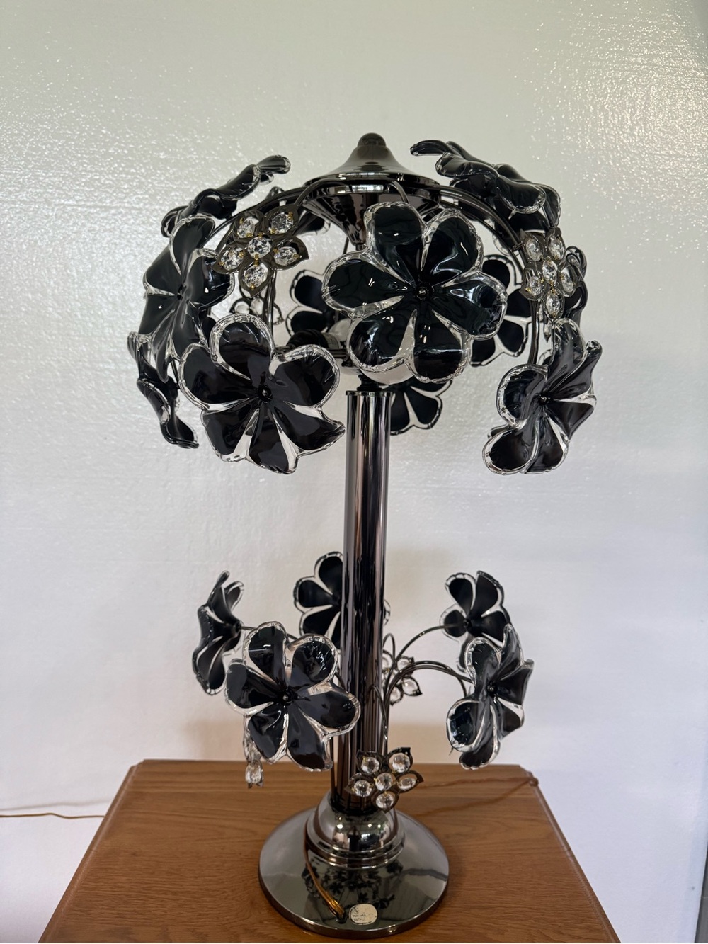 LUCITE TOPIARY FLOWER LAMP - Picture 7 of 8